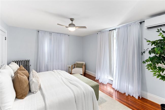 Primary bedroom with balcony | Image 18