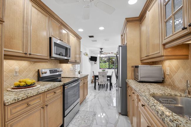 6858 Fountains Cir, Condo with 3 bedrooms, 3 bathrooms and null parking in Lake Worth FL | Image 16