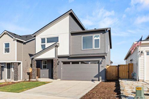 38-145 Valemont Dr, Eagle Point, OR, 97524-8652 | Card Image