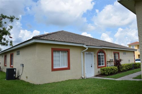 20202-20202 Indian Creek Dr, Poinciana, FL, 34759-5565 | Card Image