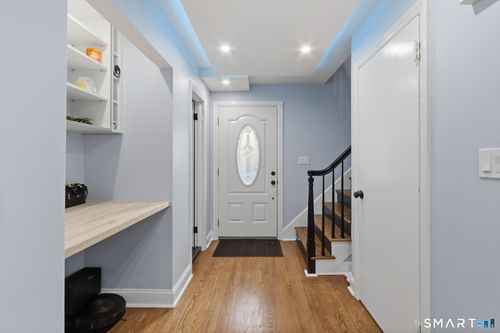 589 Racebrook Rd, Orange, CT, 06477-1912 | Card Image