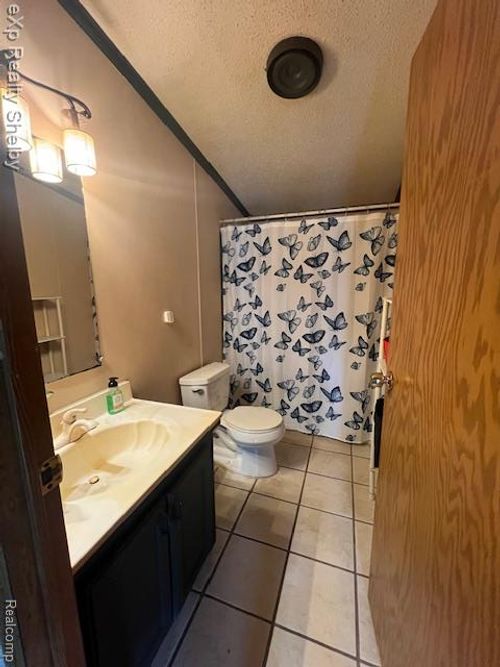 8652 Peck Rd, Marlette, MI, 48453-9130 | Card Image