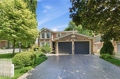 2136 Winding Way, Burlington, ON, L7M2X9 | Card Image