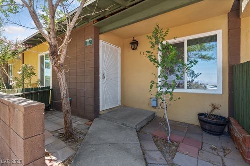 317 E Van Wagenen St, Henderson, NV, 89015-7375 | Card Image