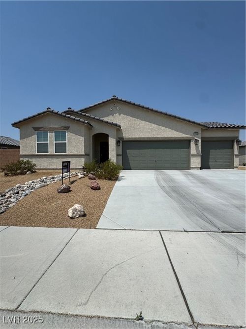 5562 S Chippewa St, Pahrump, NV, 89061-0166 | Card Image
