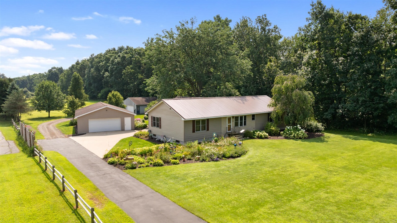 Whipple Rd, Jackson, MI 49201