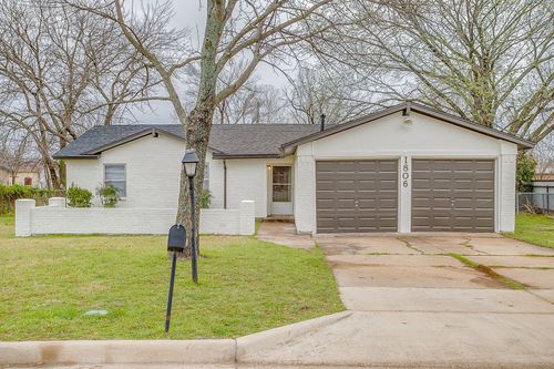 1806 Se 12th St, Mineral Wells, TX, 76067-6698 | Card Image