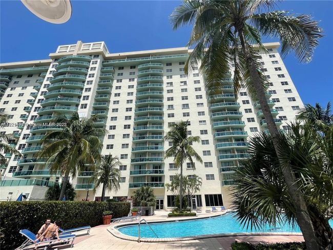 APT-207 - 19390 Collins Ave, Condo with 2 bedrooms, 2 bathrooms and null parking in Sunny Isles Beach FL | Image 52