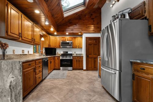 9 Karen Ln, Abington, MA, 02351-1527 | Card Image