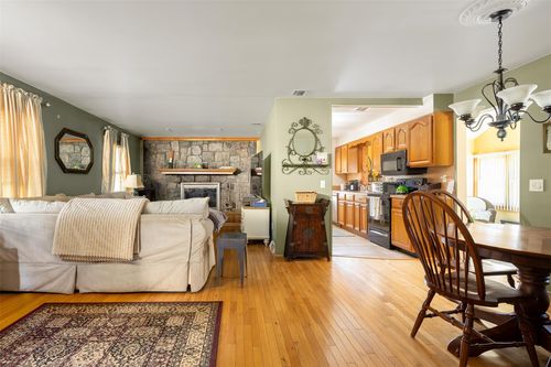 84 Country Club Rd, Bellport, NY, 11713-2325 | Card Image