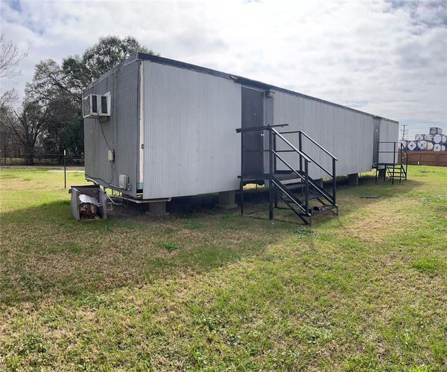 16305 De Zavalla Rd, Home with 2 bedrooms, 2 bathrooms and null parking in Channelview TX | Image 6