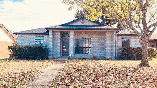 1116 Cresthaven Dr, Lancaster, TX, 75134-2061 | Card Image