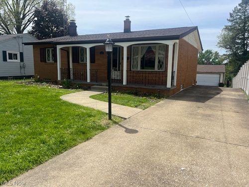 1124 Valley Dr Nw, North Canton, OH, 44720-2245 | Card Image