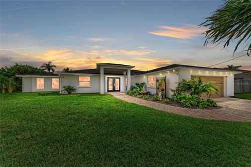 668 Key Royale Dr, HOLMES BEACH, FL, 34217-1243 | Card Image