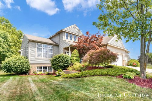 5322 S Silverstone Dr Ne, Comstock Park, MI, 49321-9609 | Card Image