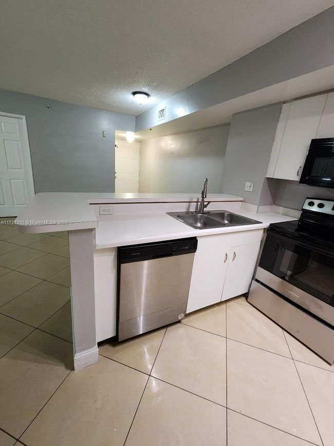 APT-129 - 2600 S University Dr, Condo with 3 bedrooms, 2 bathrooms and null parking in Davie FL | Image 26