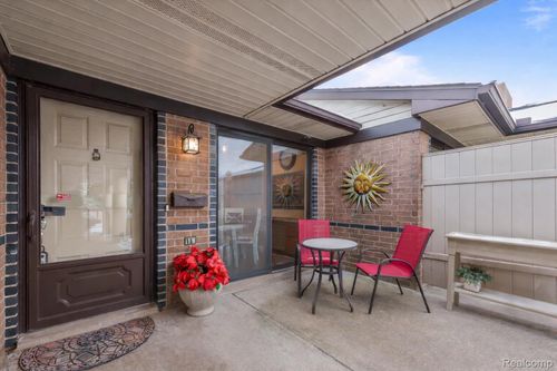 983 Wexford Way, Rochester Hills, MI, 48307-2977 | Card Image