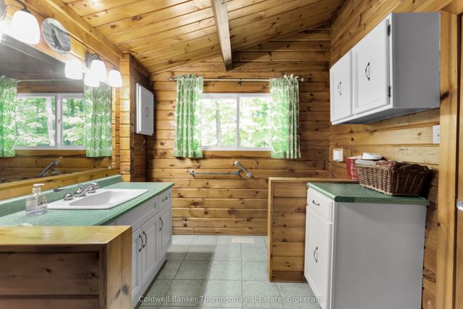 254 Lakeshore Rd, House other with 3 bedrooms, 2 bathrooms and 4 parking in Huntsville ON | Image 20