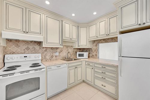 apt-202-23 Abbey Ln, Delray Beach, FL, 33446-1729 | Card Image