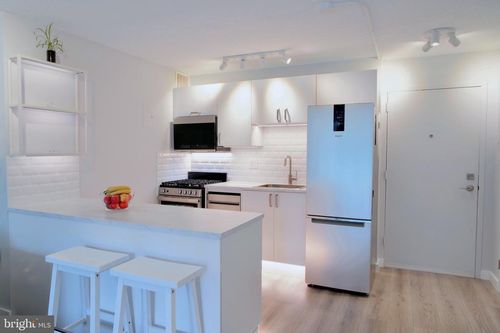 320-2500 N Van Dorn St, ALEXANDRIA, VA, 22302-1602 | Card Image