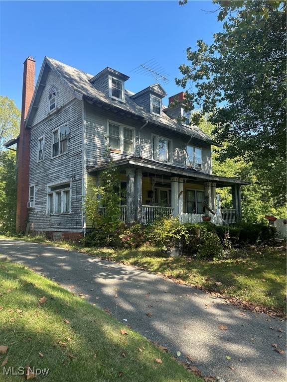 Lora Ave, Youngstown, OH 44504