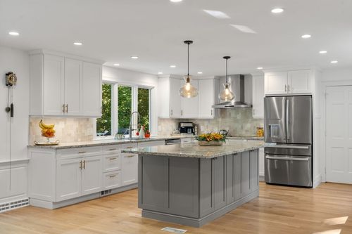 216 Clapboardtree St, Westwood, MA, 02090-2908 | Card Image