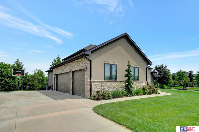 2020 Ridgeline Dr, House other with 5 bedrooms, 4 bathrooms and 3 parking in Lincoln NE | Image 4