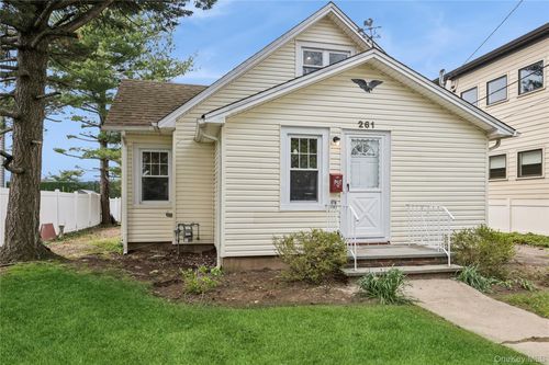 261 Marcellus Rd, Mineola, NY, 11501-2415 | Card Image