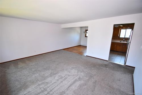 72 Rose St, Farmingdale, NY, 11735-3650 | Card Image