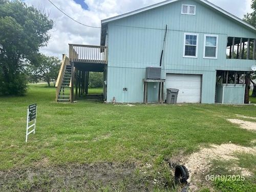 501 S 15th St, Seadrift, TX, 77983 | Card Image