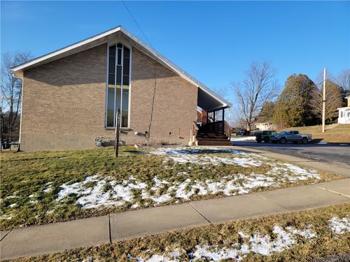 16 N 3rd St, Reynoldsville, PA, 15851-1272 | Card Image