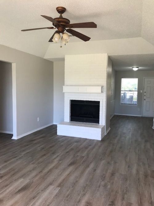 429 Signal Hill Ct N, Fort Worth, TX, 76112-8660 | Card Image