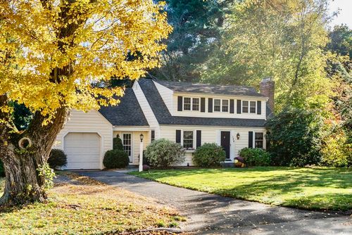 124 Ridgewood Rd, Glastonbury, CT, 06033-3639 | Card Image