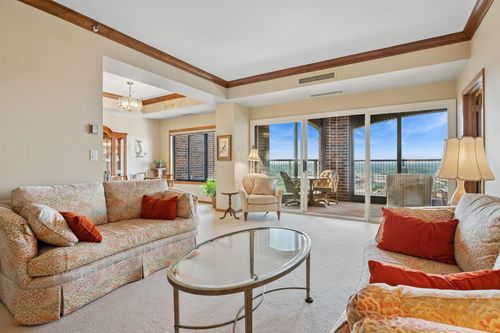 apt-2004-1201 Yale Pl, Minneapolis, MN, 55403-1961 | Card Image