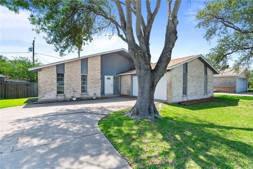 1620 Memorial Pkwy, Portland, TX, 78374-2448 | Card Image