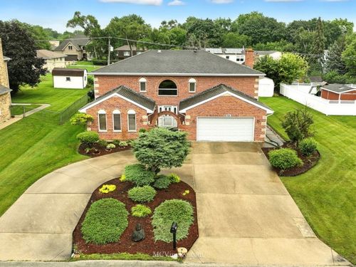 725 N 8th Ave, Addison, IL, 60101-2085 | Card Image