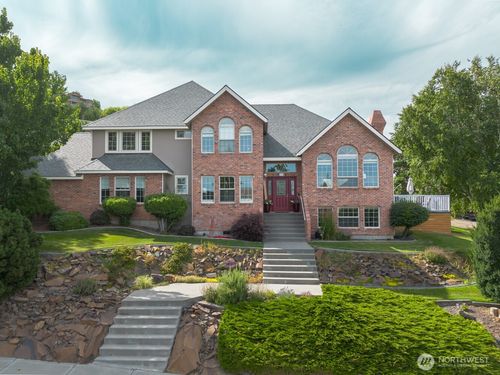 120 Meadow Hills Dr, Richland, WA, 99352-8461 | Card Image