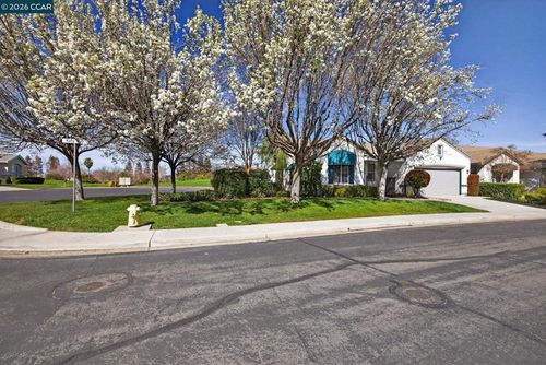 1528 Katy Way, Brentwood, CA, 94513-6410 | Card Image