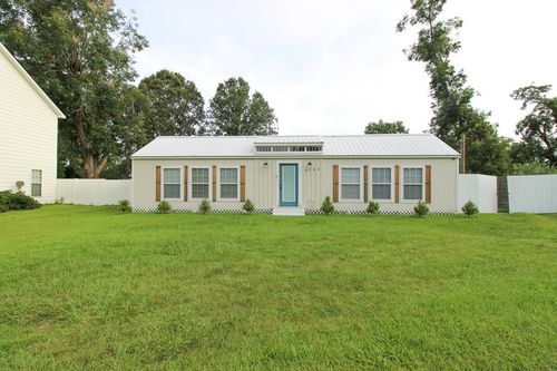 8299 Main St, Ray City, GA, 31645-8801 | Card Image