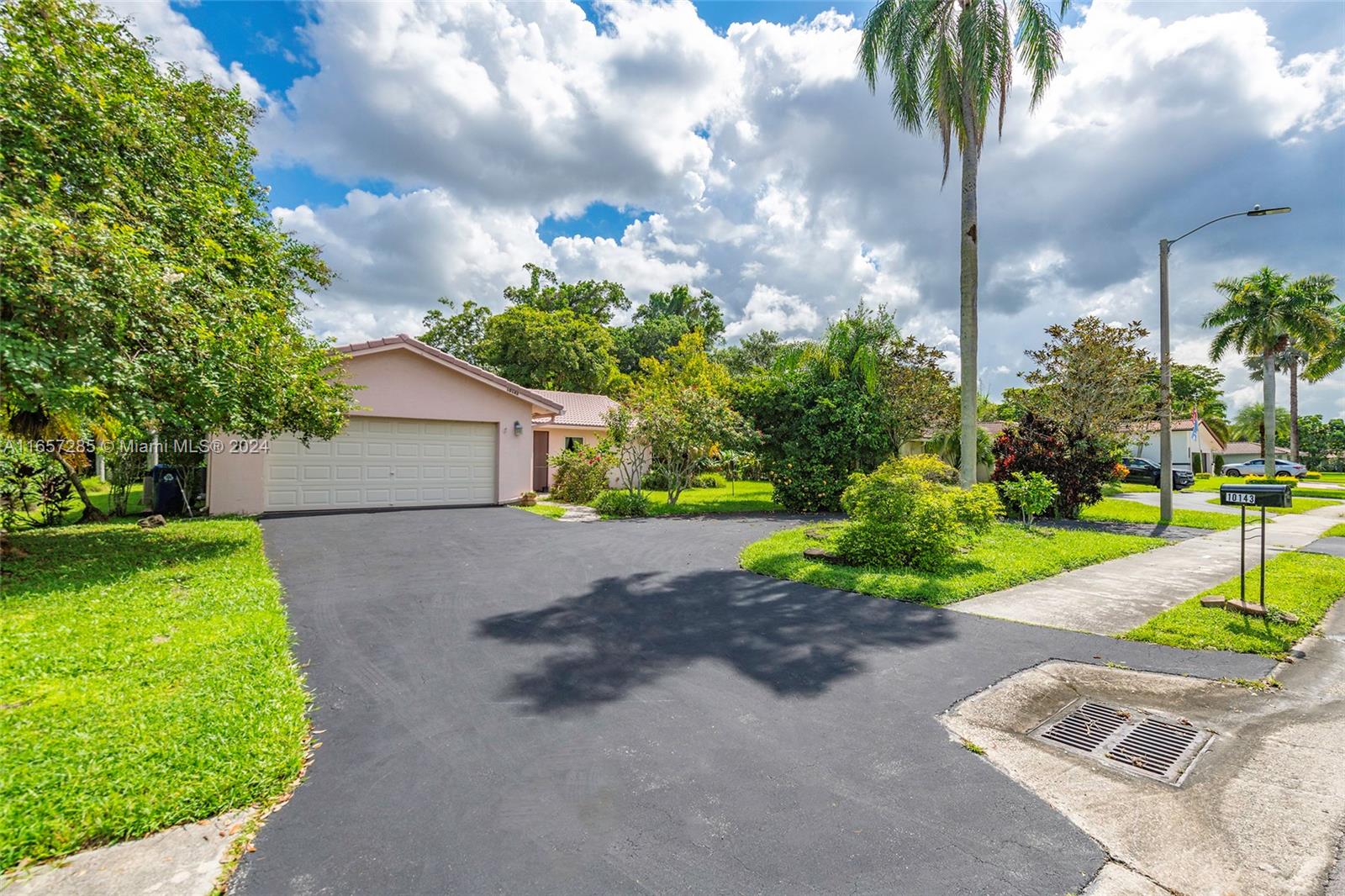 Ramblewood Dr, Coral Springs, FL 33071