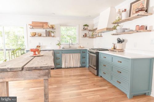 73 Village Grove Rd, FREDERICKSBURG, VA, 22406-7272 | Card Image