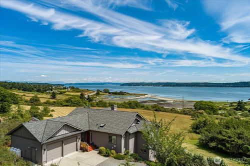 650 Skymeadow Dr, Coupeville, WA, 98239-3108 | Card Image