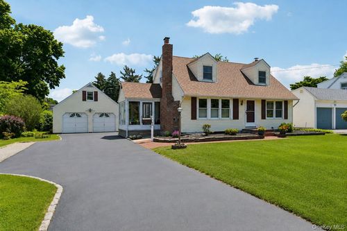 33 Cornell Street, Huntington, NY, 11731 | Card Image