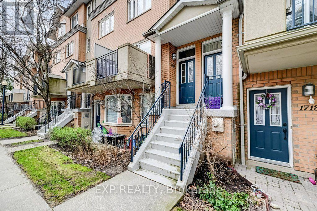 Residential in Toronto (Willowdale East)
