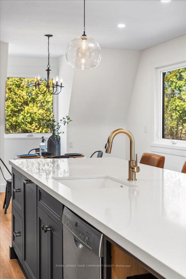 4890 Lake Ridge Rd N, House other with 4 bedrooms, 2 bathrooms and 10 parking in Ashburn ON | Image 4