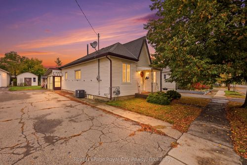 22 Hill Ave, Brantford, ON, N3R4G9 | Card Image