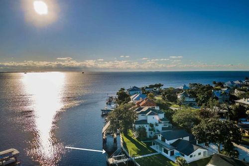 105 Augusta Ave, PALM HARBOR, FL, 34683-1802 | Card Image