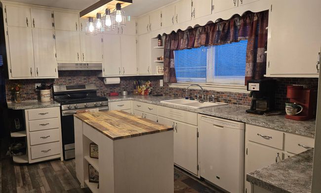 1102 Orchard Ln, House other with 3 bedrooms, 2 bathrooms and null parking in Horseshoe Bend AR | Image 9