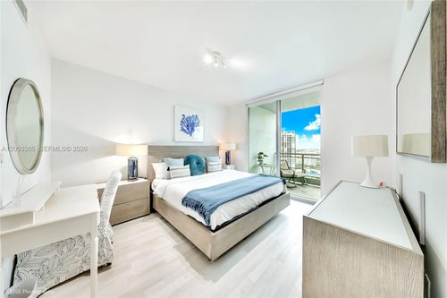 3109-90 Sw 3rd St, Miami, FL, 33130-4060 | Card Image
