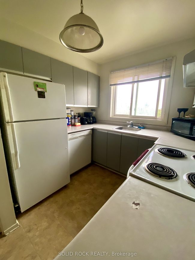 403 - 250 Brittany Dr, Condo with 3 bedrooms, 1 bathrooms and null parking in Ottawa ON | Image 21